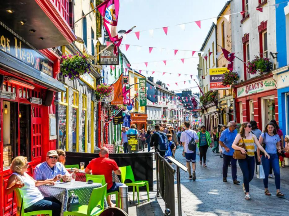 Modern Canal View Home, In City Centre, Sleeps 8 Galway Buitenkant foto