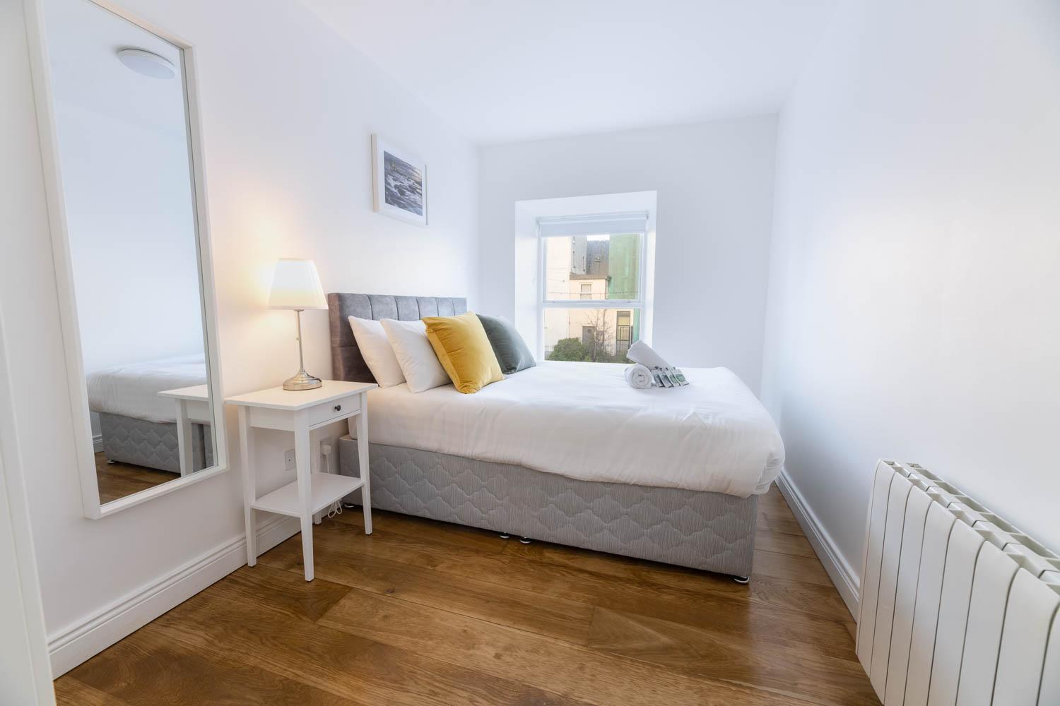 Modern Canal View Home, In City Centre, Sleeps 8 Galway Buitenkant foto