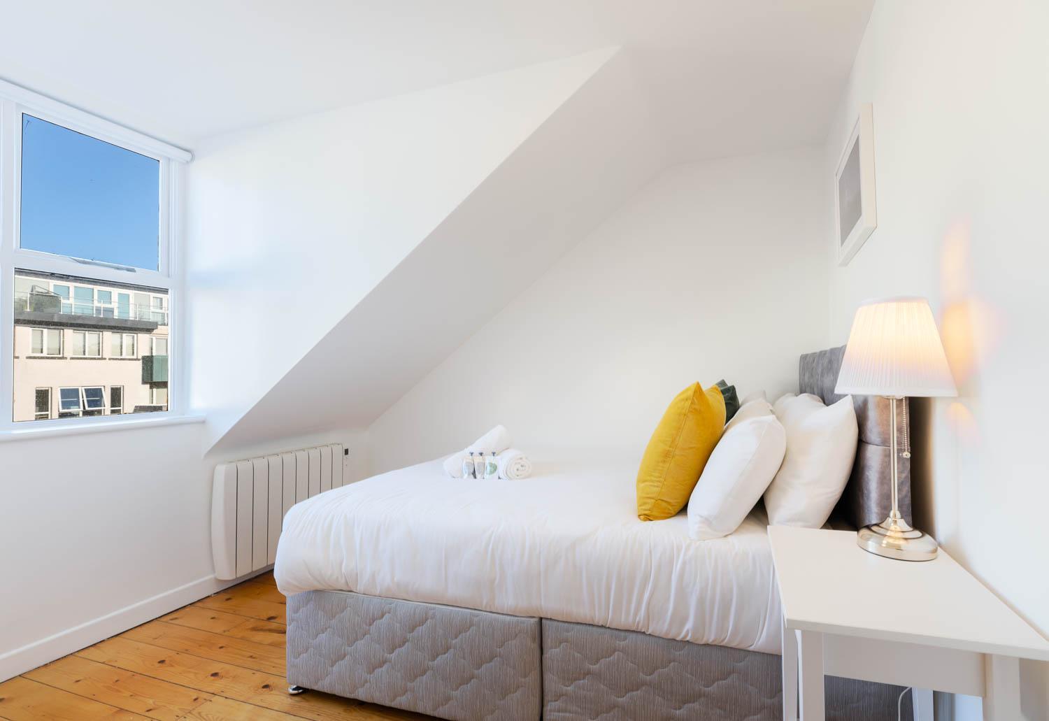 Modern Canal View Home, In City Centre, Sleeps 8 Galway Buitenkant foto