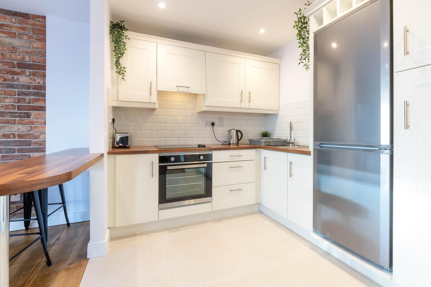 Modern Canal View Home, In City Centre, Sleeps 8 Galway Buitenkant foto